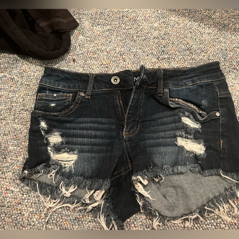 Empyre shorts 3